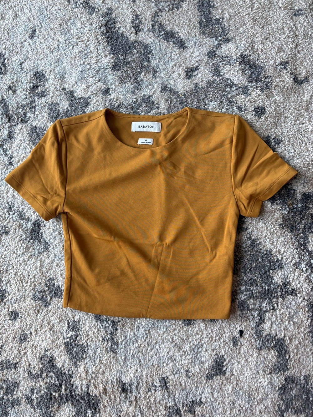 Aritzia/Babaton Contour Mustard Short Sleeve crop top